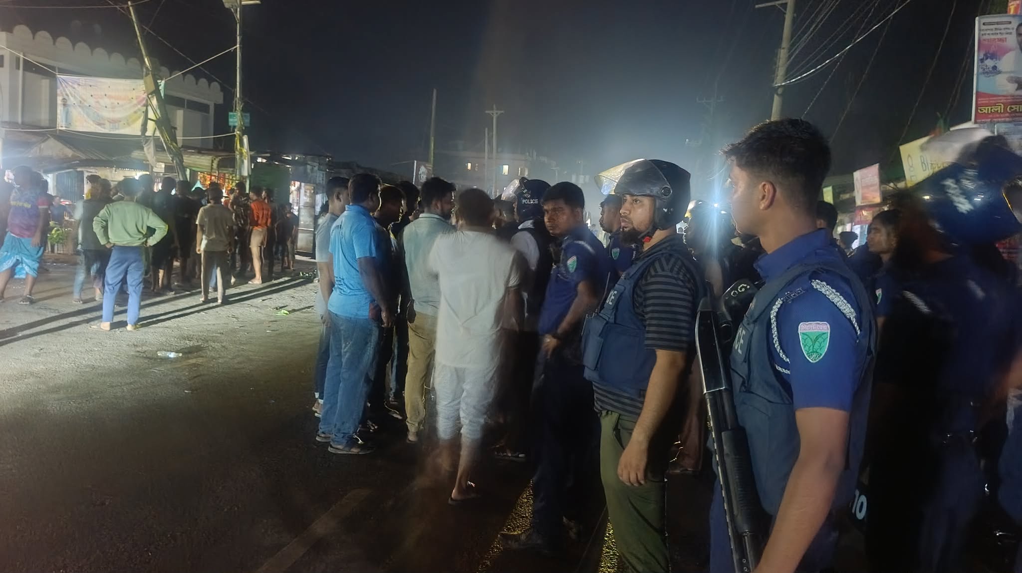 ফেসবুক স্ট্যাটাসকে কেন্দ্র করে হবিগঞ্জে দুই গ্রামবাসীর সং ঘ র্ষ, আ হ ত ২০