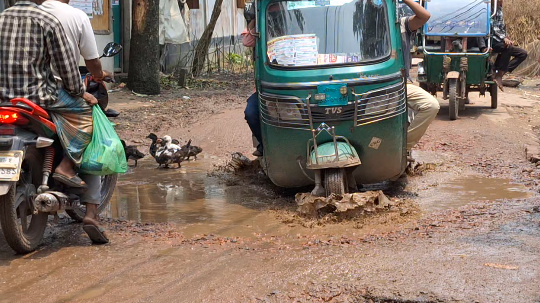 লাখো মানুষের কষ্টের দৈর্ঘ্য ১৬ কি.মি