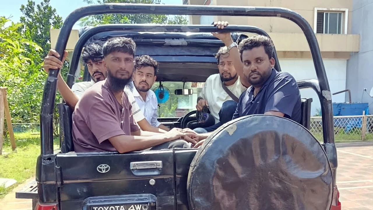 সাজেকে ঘরতে গিয়ে ‘জয় বাংলা’ স্লোগান, হবিগঞ্জের ৩ যুবকসহ আটক ৬
