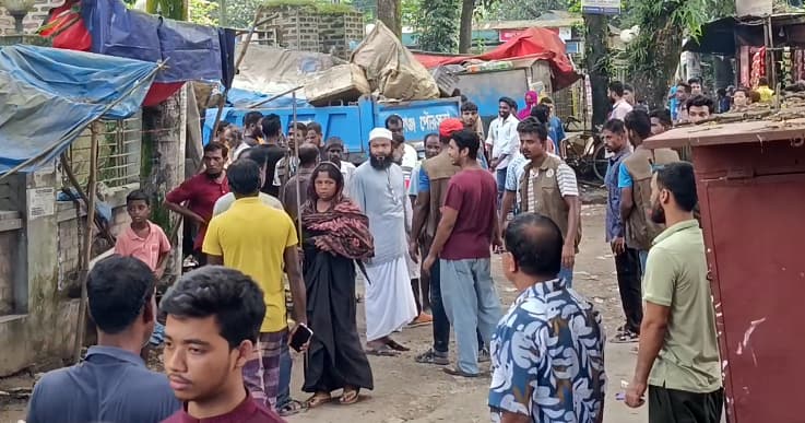 হবিগঞ্জ শহরে ফুটপাতের শতাধিক অবৈধ স্থাপনা উচ্ছেদ
